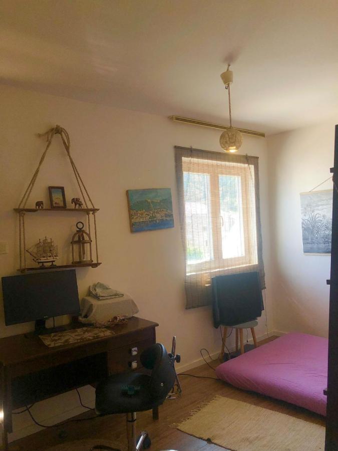 Double Room With Shared Bathroom Split Exteriör bild